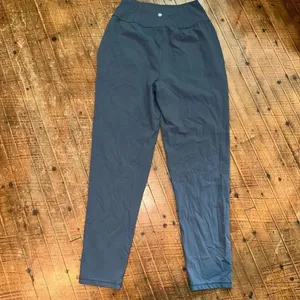 Athleta Elation Athleisure gray weekender S athletic pants thumbnail 4