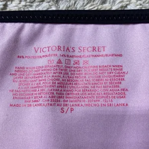 Victoria’s Secret’s 2 piece bikini​​ thumbnail 10