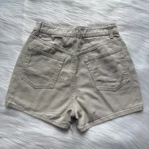 H&M Divided high rise shorts thumbnail 3