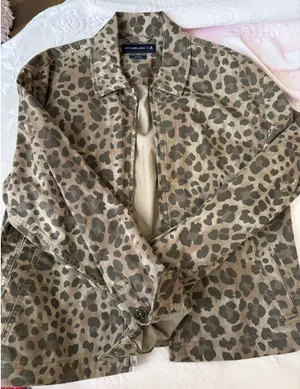 Abercrombie leopard print jacket thumbnail 1