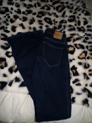Hollister High-Rise Flare Jeans thumbnail 4