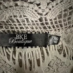 BKE Boutique Chiffon Lace overlay Flyaway Cardigan. Size XSmall Glacier … thumbnail 10