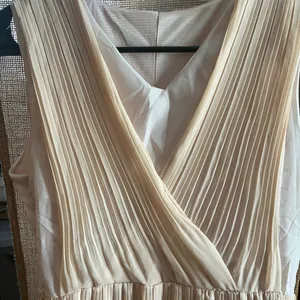 Stylish Cream Pleated Dress Size 6 thumbnail 2