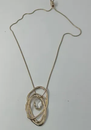 Elegant Gold Pendant Necklace thumbnail 1