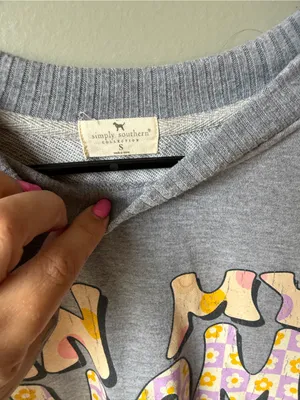 Simply Southern In My Mom Era Graphic Sweatshirt Gray Crewneck Small thumbnail 4