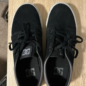 DC Skate Shoes  thumbnail 1