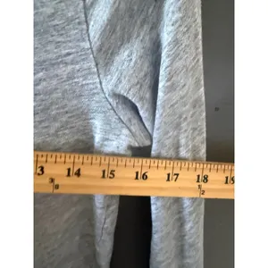 Abercrombie & Fitch Gray Long Sleeve Graphic‎ Tee Scoop Neck Curved Hem Small thumbnail 4