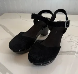 House of Harlow Black Suede Cherub Clogs size 8 thumbnail 1