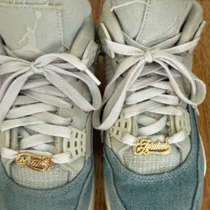 Jordan 4 Retro Tex Denim Light Wash Blue Sneakers Gold Dubrae FB6716-100 thumbnail 8