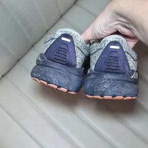 Brooks Women’s Athletic Shoes in Pink and Gray 9.5 thumbnail 6