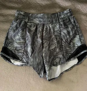 Lululemon Hotty Hot Shorts 4" thumbnail 1