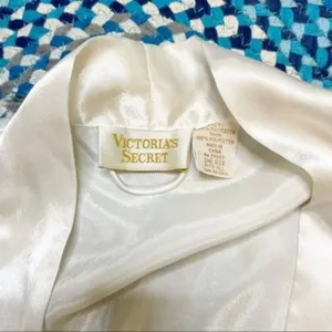 Victoria's Secret Robe‎ thumbnail 5