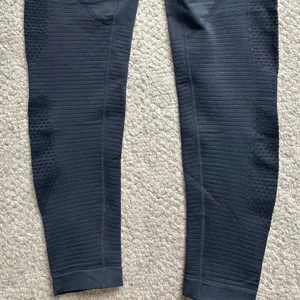 Zyia Active Perforated Performance Legging Women's Size Medium Gray Breathable thumbnail 2