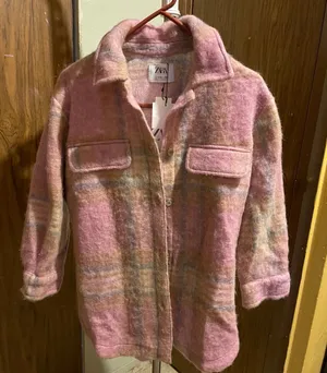 ZARA pink plaid wool-blend shacket with soft brushed texture. Lightweight outer layer styled with front flap pockets and a relaxed collar. Versatile layering piece that adds a feminine pop of pink to outfits. thumbnail 10