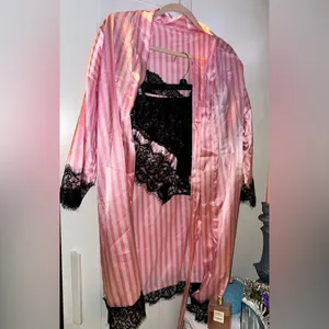 New In Bag Pink Striped Lace Satin Lingerie Set & Robe thumbnail 2