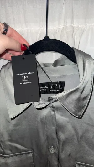 Abercrombie and Fitch satin buttoned up blouse thumbnail 3