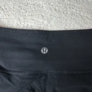 Women's Lululemon 12 Wunder‎ Under Crop Black Reversible Leggings thumbnail 7
