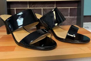Source Unknown Women's Black Patent Leather Sandals thumbnail 1