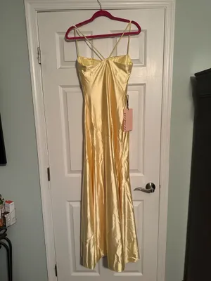 Yellow Prom Dress Size 4 thumbnail 3