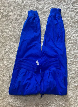 Lululemon dance studio jogger MR size 4 galactic cobalt thumbnail 1
