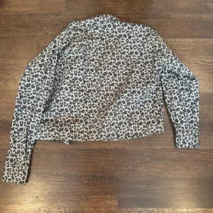 Leopard Print Button thumbnail 2