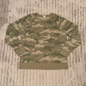 Old Navy Womens Green Camo Raglan Long Sleeve Crewneck Sweatshirt Size M‎ thumbnail 2