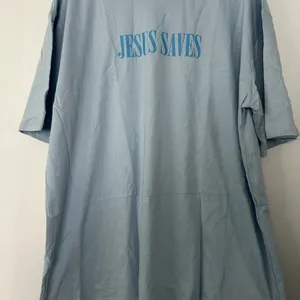 New glo 2X Jesus Saves dusty blue T shirt God’s love overcomes thumbnail 4