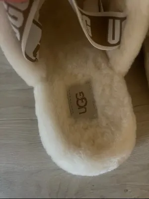 UGG Slippers thumbnail 3