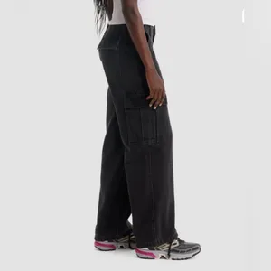 Levi’s ‘94 Baggy Wide Leg Cargo Jeans Size 28 in Black‎ thumbnail 2