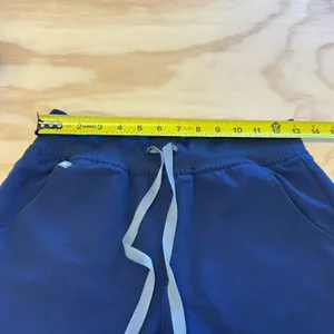 Figs Petite Zamora Jogger Scrub Pants™ Nurse Uniform Small Navy thumbnail 10