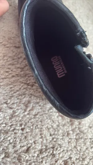 Black leather boots Munro size nine real leather thumbnail 2