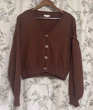 Brown Cropped Button thumbnail 1