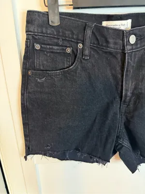 NWT Abercrombie & Fitch 90’s Straight Low Rise Black Denim Shorts thumbnail 5