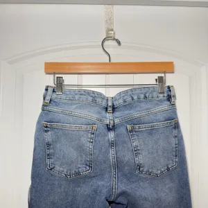 Free People Women‎ 28R Mid Rise Cropped Flare Distressed Hems Boho Hippie Jeans thumbnail 4
