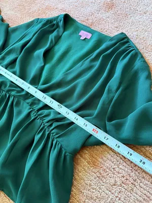 Francesca’s Mi Ami Green Peplum Blouse Size M Deep V Neck Long Sleeve thumbnail 4