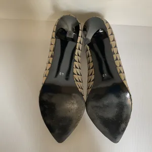 Geometric Print Pointed Toe Heels Women’s 9.5 Black Beige Statement Art Pumps thumbnail 9