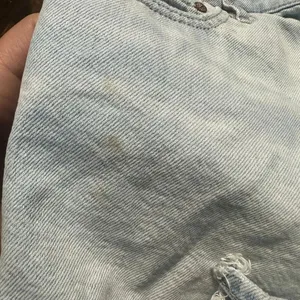 American Eagle distressed relaxed size 8 denim shorts thumbnail 4