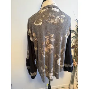 Free People Womens Floral Waffle Thermal Knit‎ Top Grey Black Oversized Medium thumbnail 2