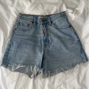 Abercrombie High-Rise The Dad Shorts Curve Love Denim thumbnail 1