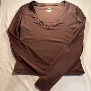 QINSEN Womens Brown Long Sleeve V-Neck Stretchy Fitted Top Size S thumbnail 3