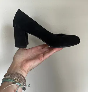 Eileen Fisher Black Suede Pumps 7.5 Block Heel Minimalist Office Chic Timeless thumbnail 1