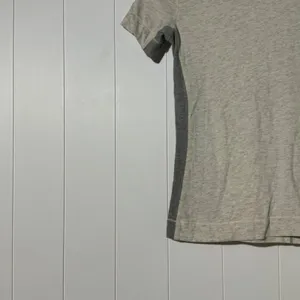 Lululemon Pima Cotton T Shirt Heather Grey Short Sleeve Athletic Size 2 thumbnail 4
