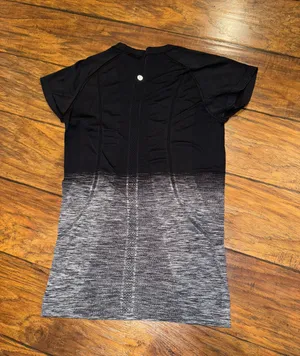 Lululemon Swiftly Tech top Black And Grey thumbnail 2