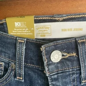Levi's Levi Signature‎ high rise skinny jeggings jeans NEW! Size 1 25” thumbnail 3