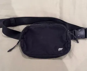 The belt bag fabletics  thumbnail 1