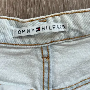 Vintage Tommy Hilfiger Shorts Womens 8/10 Light Wash Denim Classic 90s Beach USA thumbnail 7