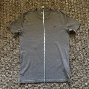 Men’s small Hollister tan T-shirt thumbnail 5