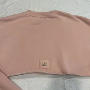 Alo Yoga Extreme Cropped Pullover in a soft pink hue size M women thumbnail 3
