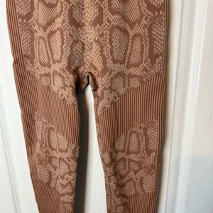Stylish Maeve Workout Leggings Brown Size M thumbnail 2