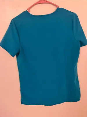 Blue FIGS Casma Scrub Top featuring a classic V-neck size XS thumbnail 5